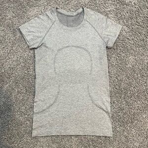 Lululemon Swiftly Tech Short-Sleeve Shirt 2.0 (hip length)